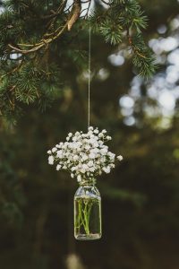 Perfect-wedding-flower-venuerific-blog-the-old-soul-baby-breath-glass-flowers