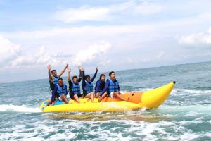 team-bonding-venuerific-blog-batam-banana-boat
