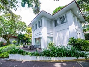 An indoor/outdoor mansion villa house venue with a garden for rent for 21st Birthday Party in Singapore 2018