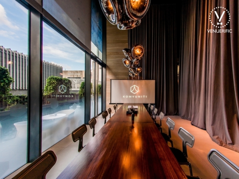 brown drape and large windows in singapore meeting space