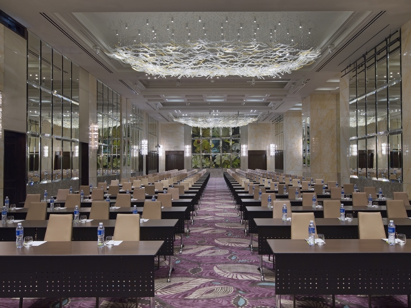 seminar venue in 5 star hotel singapore with classroom seating and high ceiling