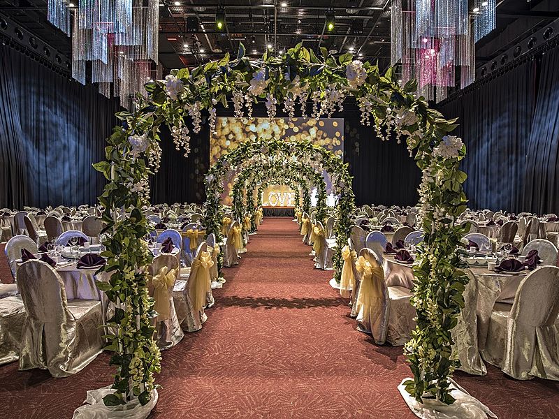 floral arches lined up in a wedding hall